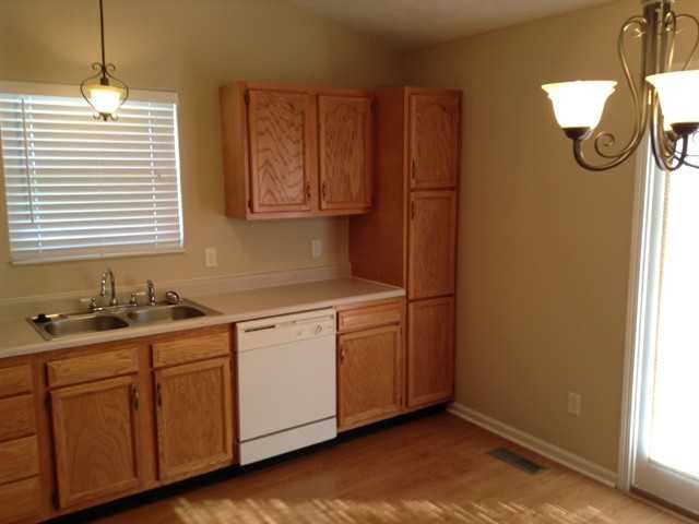 1241 Shannon Ln - Photo 3 of 15