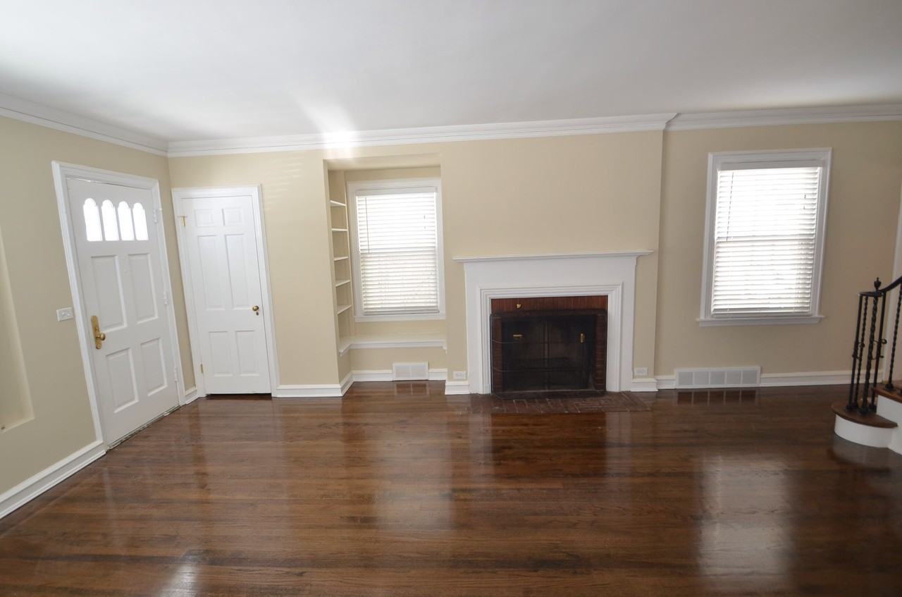 709 Community Dr - Photo 2 of 9