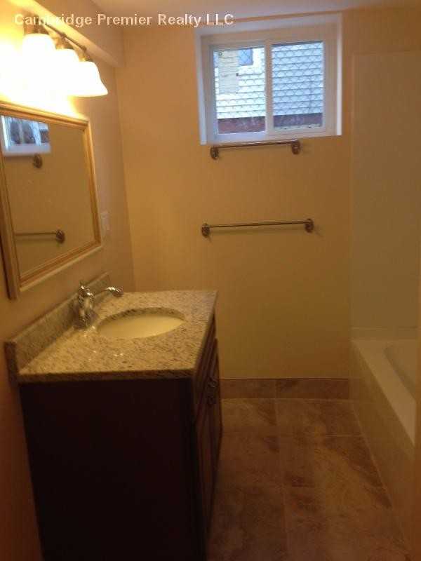 32 Suffolk Street #B - Photo 2 of 5