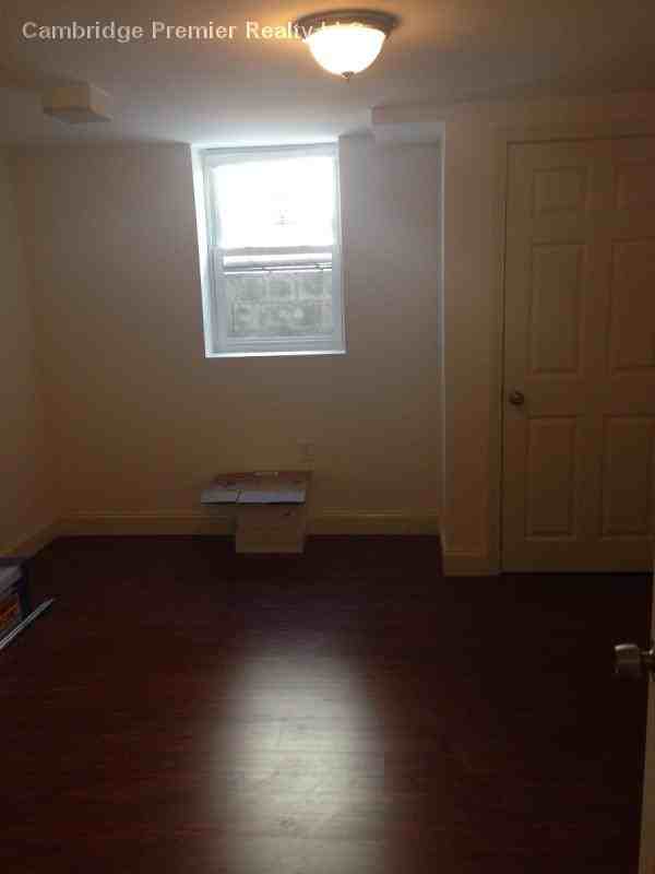 32 Suffolk Street #B - Photo 3 of 5