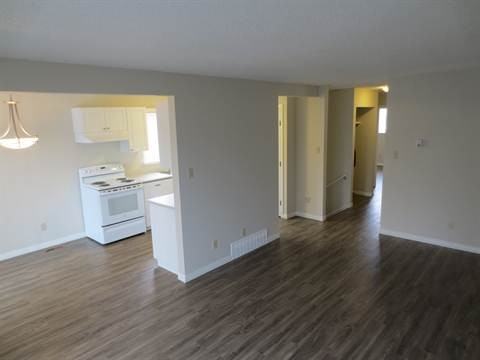 10815 5 St SW - Photo 2 of 6