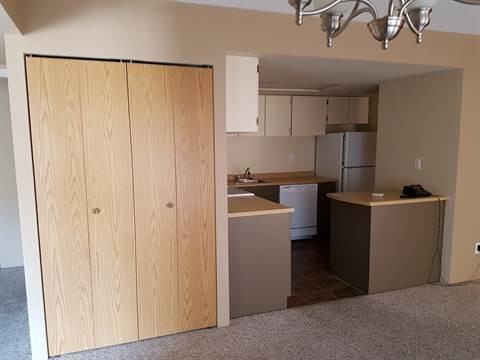 525 Nicola St - Photo 3 of 8