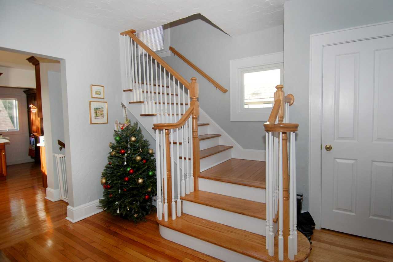 46 Kane Ave - Photo 2 of 24