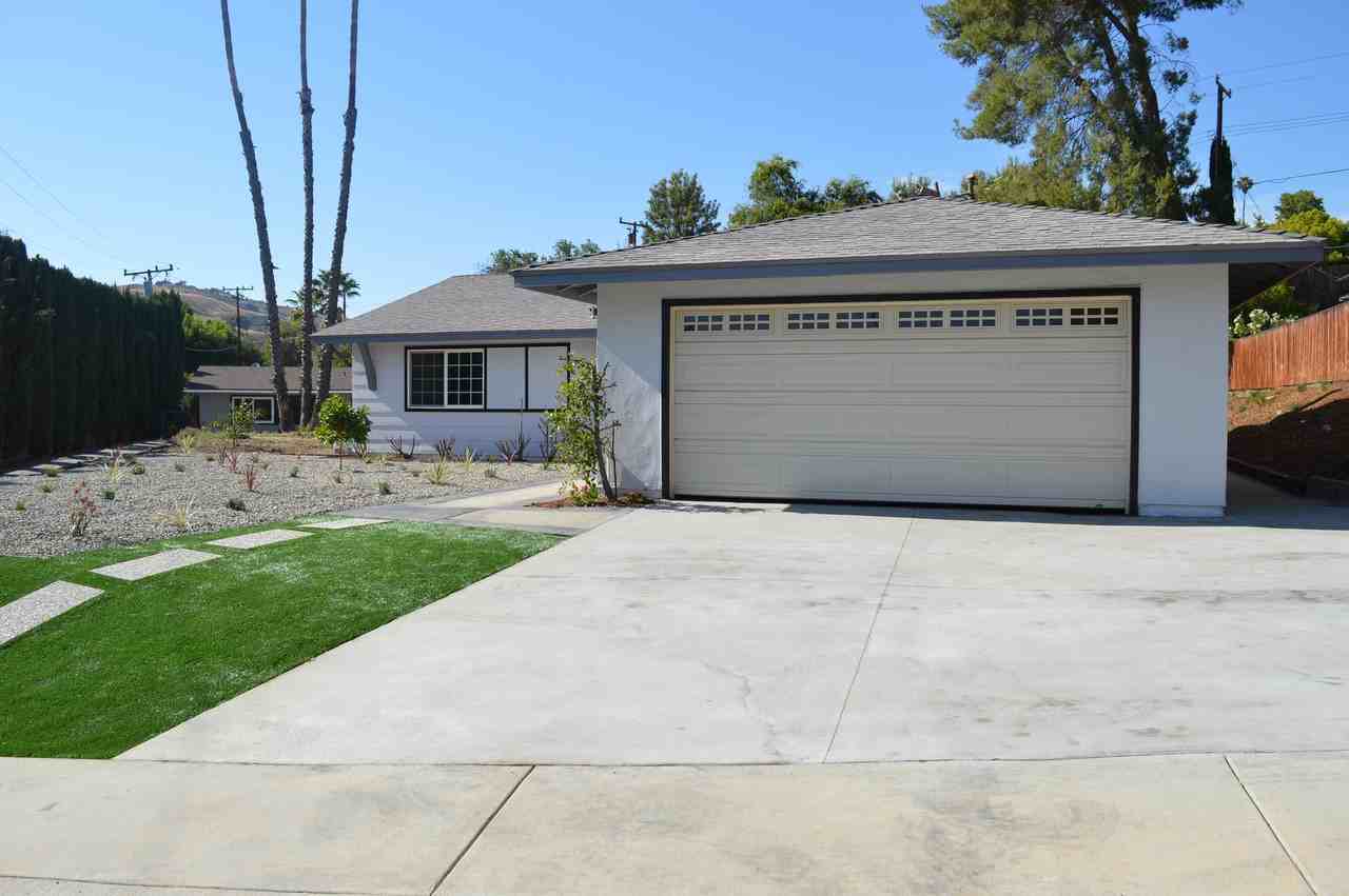 26251 Hatmor Dr - Photo 3 of 13
