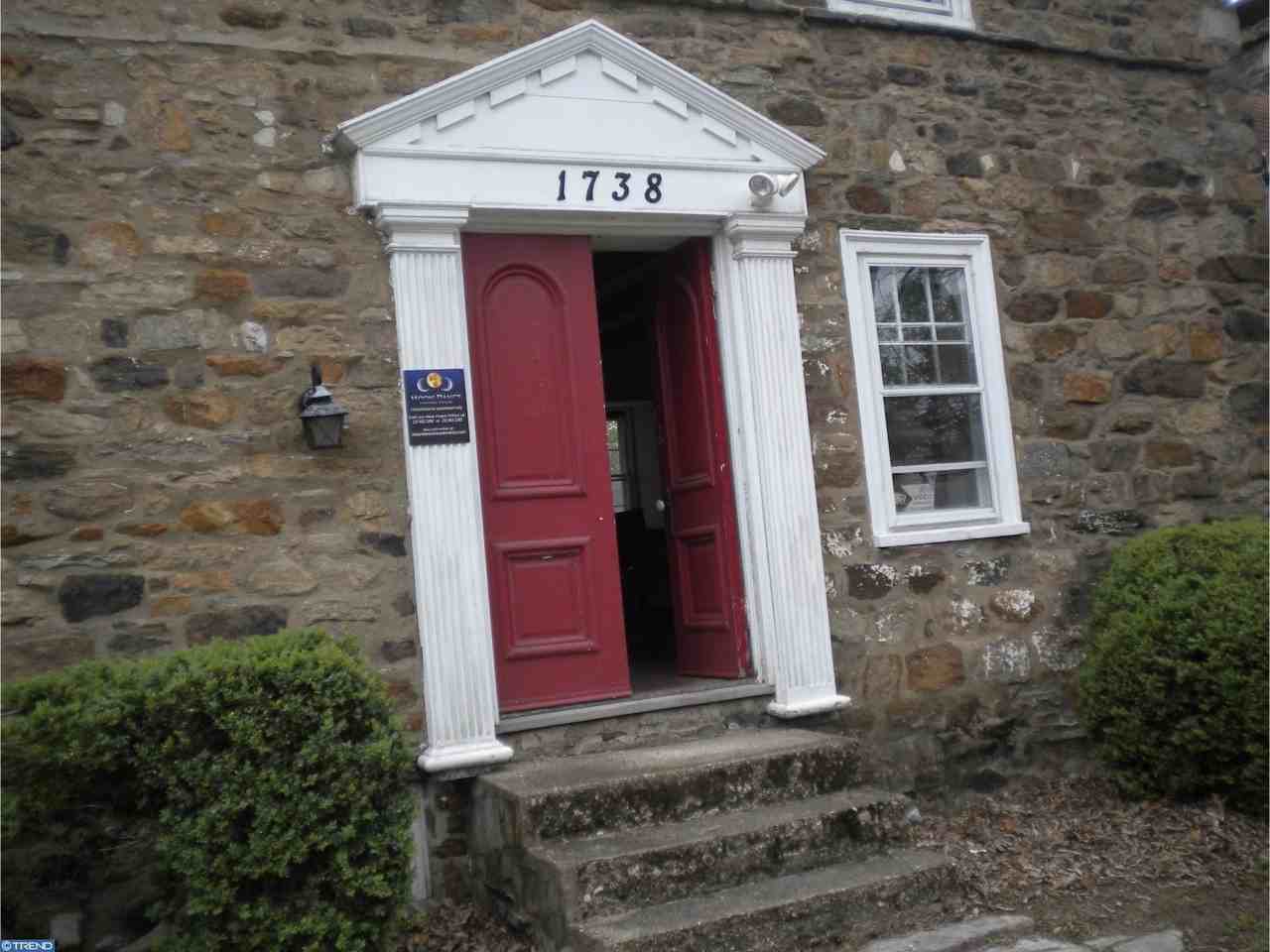 1738 Bridgetown Pike - Photo 2 of 36