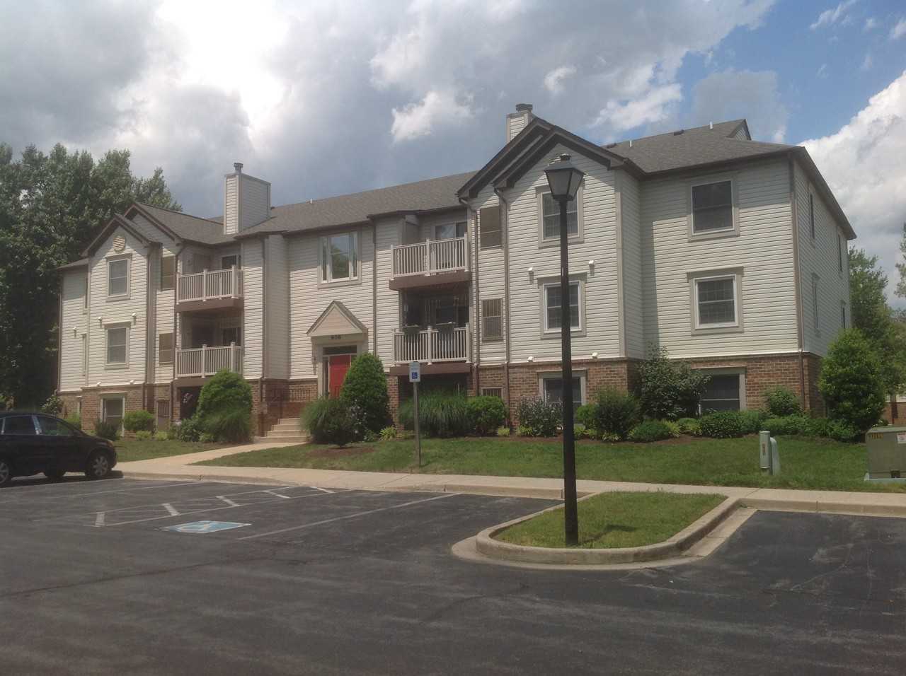 808 Stratford Dr - Photo 2 of 13