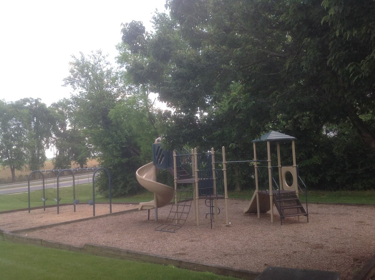 808 Stratford Dr - Photo 3 of 13