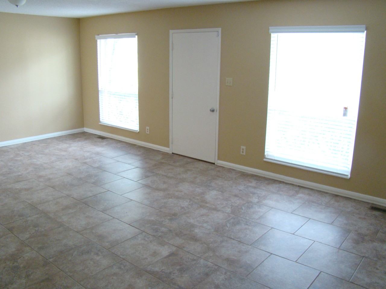 743 Doyne Dr - Photo 3 of 23