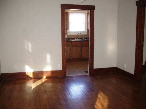 1219 SW Woodward Ave - Photo 2 of 12