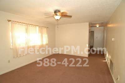 209 Greencrest Dr - Photo 3 of 9