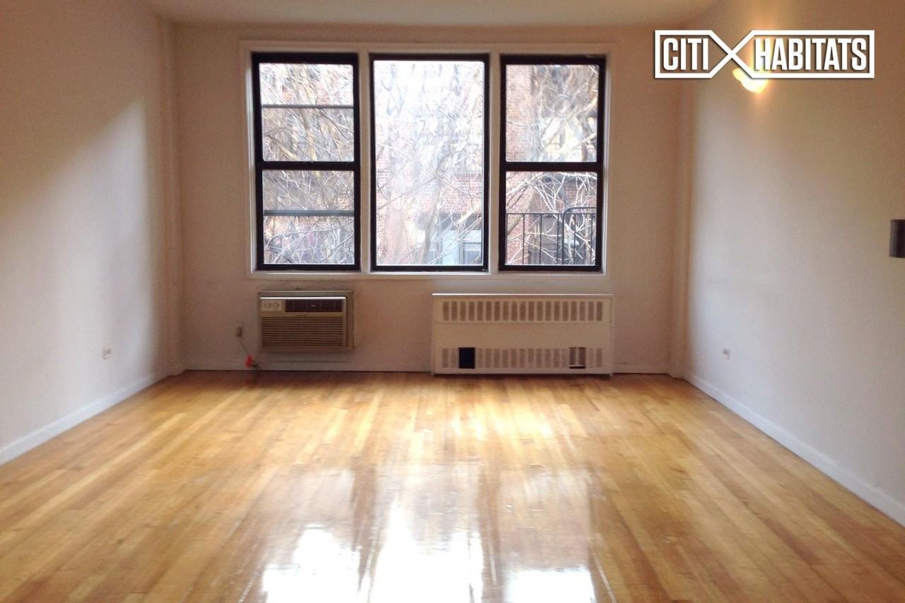 220 E 26th St #5C