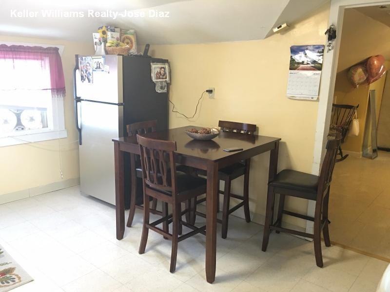 39 Clematis St 2 - Photo 2 of 12
