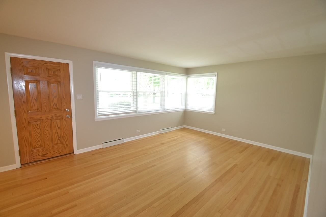 942 Daniel Dr - Photo 2 of 10