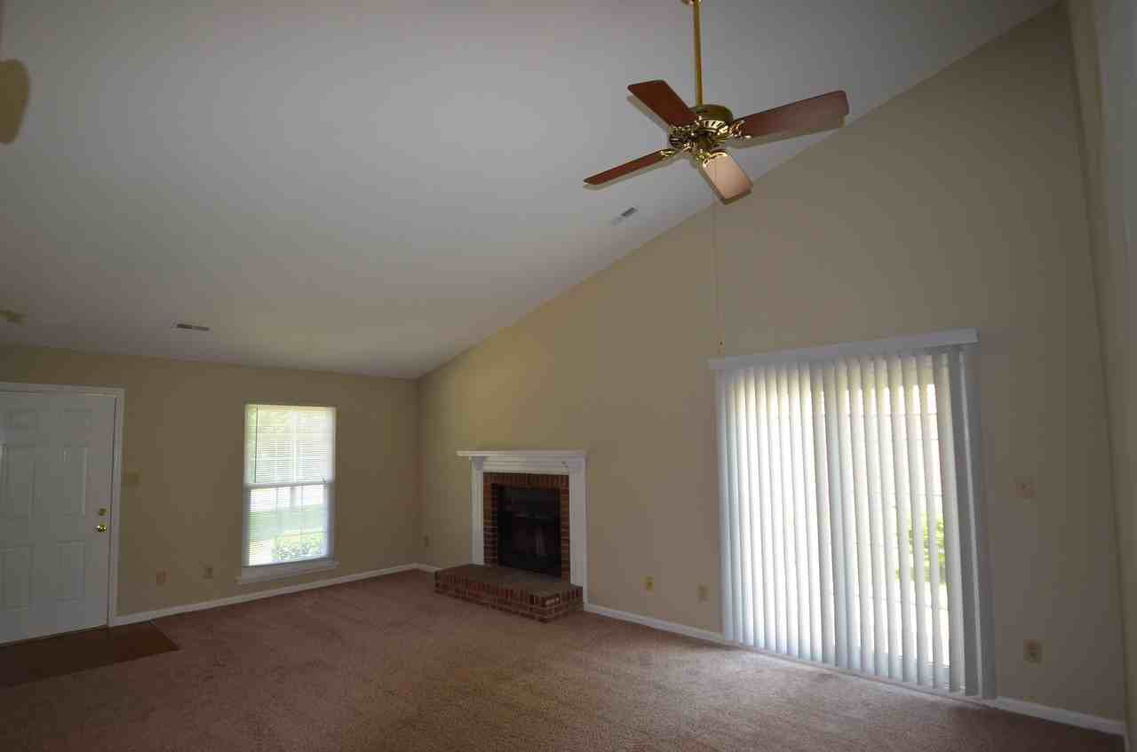 5919 Hunters Crossing Ln - Photo 2 of 7