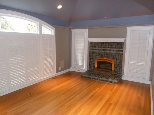 1072 Warren Ave - Photo 2 of 28