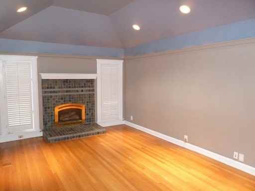 1072 Warren Ave - Photo 3 of 28