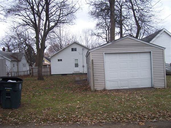 1006 S 32nd St - Photo 2 of 10
