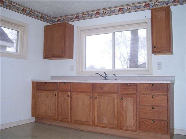 1006 S 32nd St - Photo 3 of 10