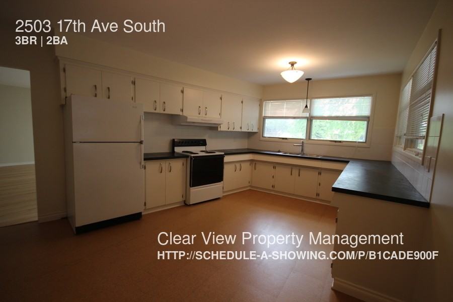 2503 17 Ave S - Photo 3 of 10