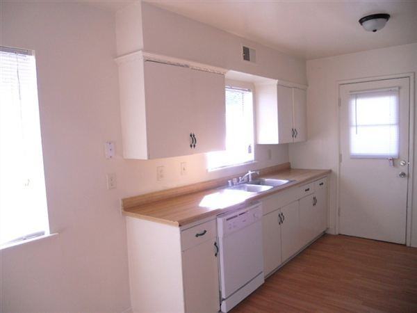 2179 S Hewitt St - Photo 2 of 10