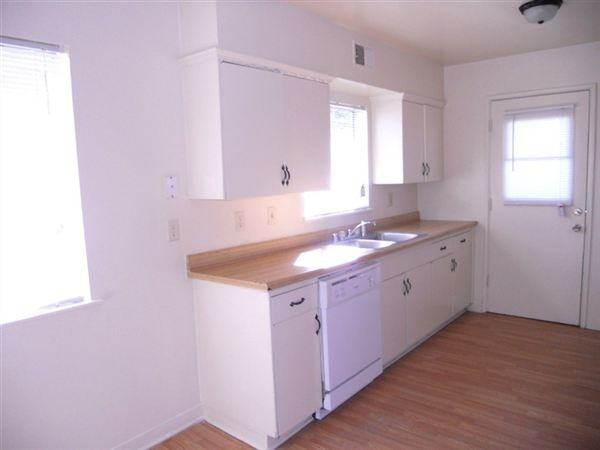 2179 S Hewitt St - Photo 3 of 10