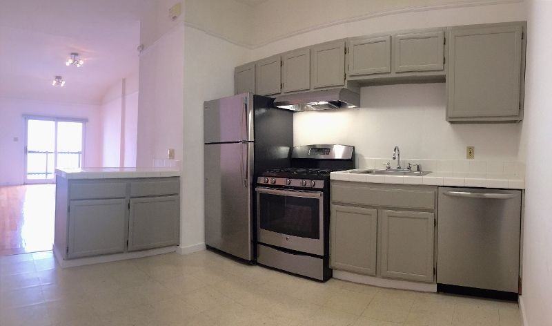 2468 Greenwich Street - Photo 3 of 7