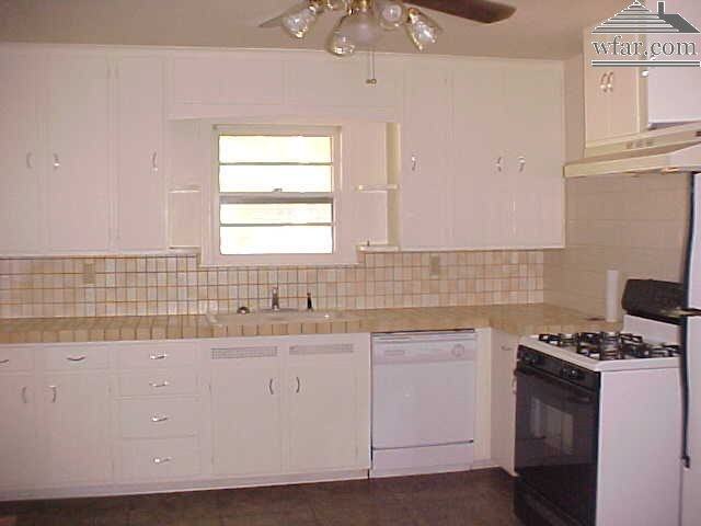 703 Meadow Dr - Photo 2 of 8