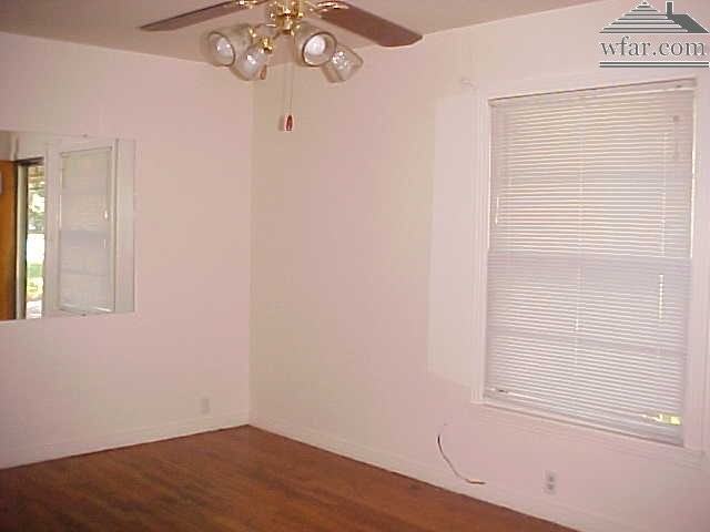 703 Meadow Dr - Photo 3 of 8