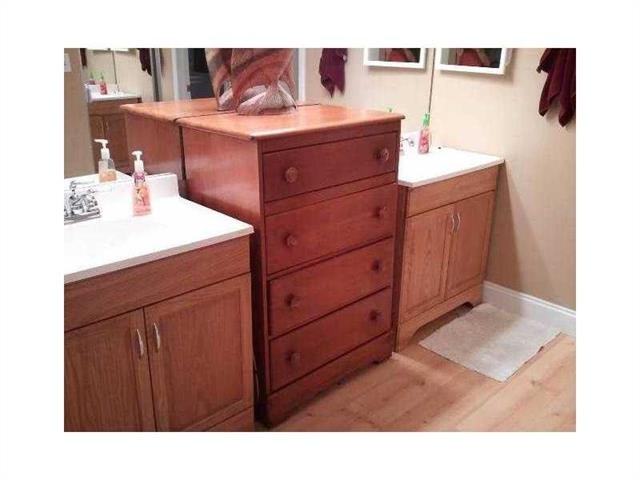 15050 Bristol Ln - Photo 3 of 8