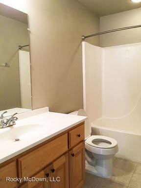 242 S Locust Ave - Photo 2 of 8