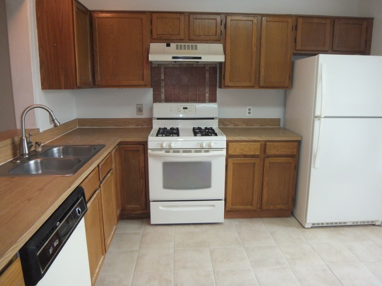 102 Harrogate Rd - Photo 2 of 21