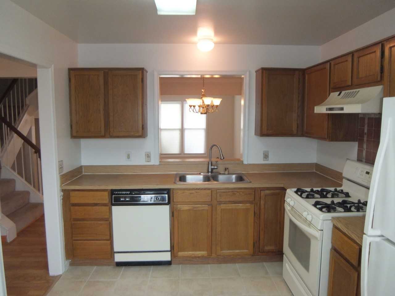 102 Harrogate Rd - Photo 3 of 21