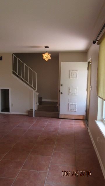 203 Montebello Dr - Photo 2 of 24