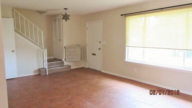 203 Montebello Dr - Photo 3 of 24