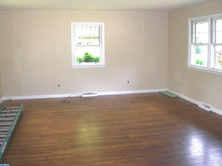 494 Coates Ln - Photo 3 of 12