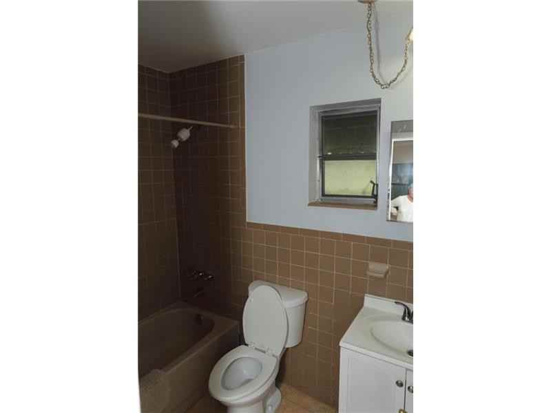 3050 Hayes St - Photo 2 of 8