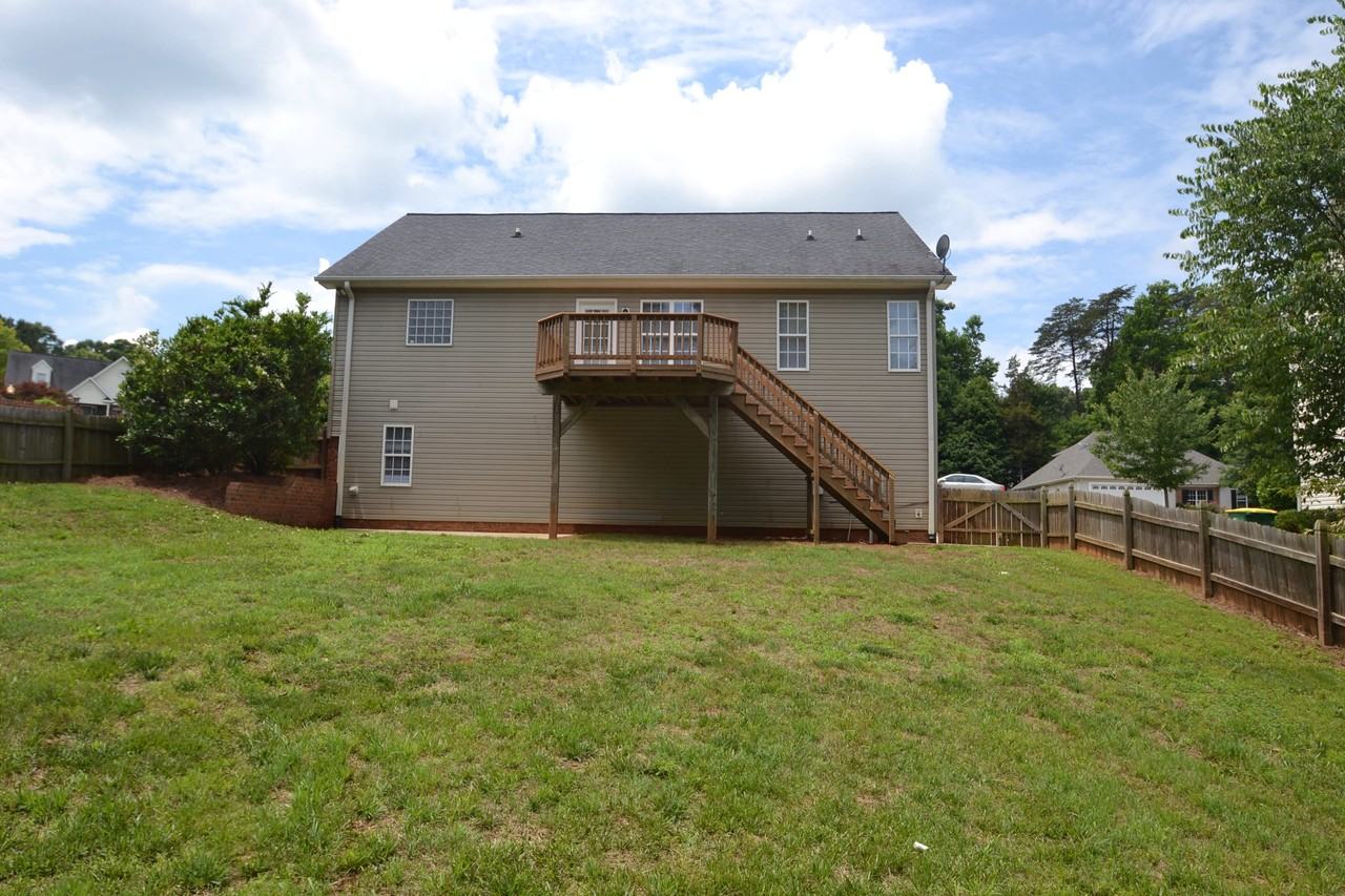 135 Honeyridge Ct - Photo 3 of 9