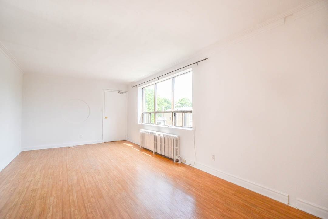 19 Yonge Boulevard #2 - Photo 3 of 10