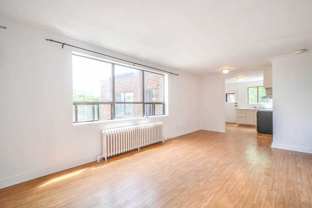 19 Yonge Boulevard #2 - Photo 2 of 10