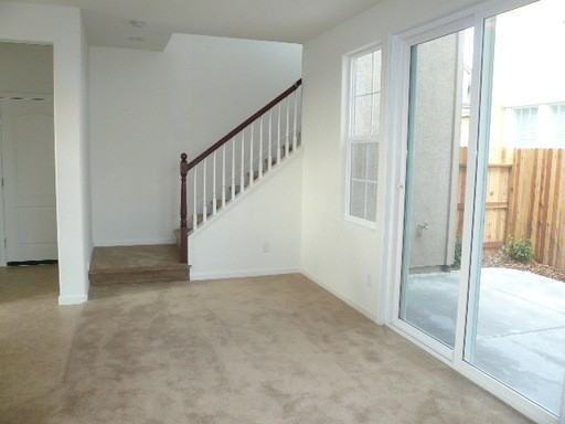 605 Wapello Cir - Photo 3 of 9