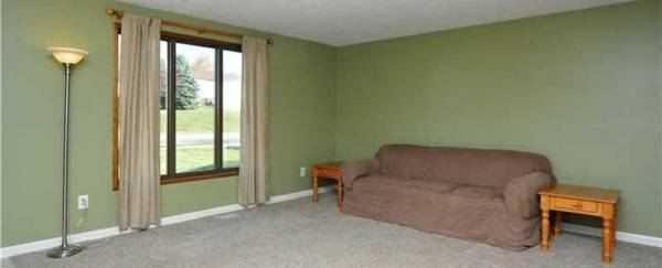 190 Sunridge Dr - Photo 3 of 5