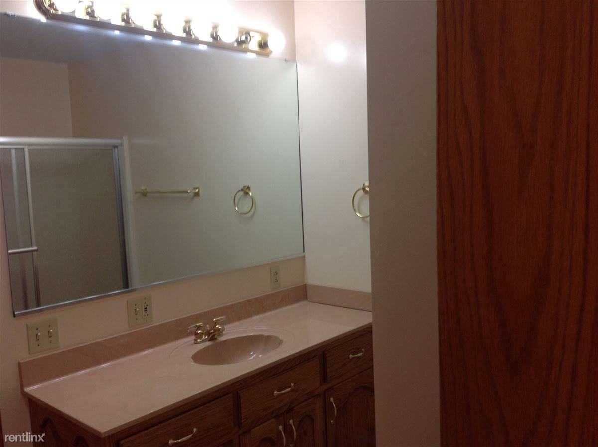 7252 Smalley Rd #B - Photo 3 of 9