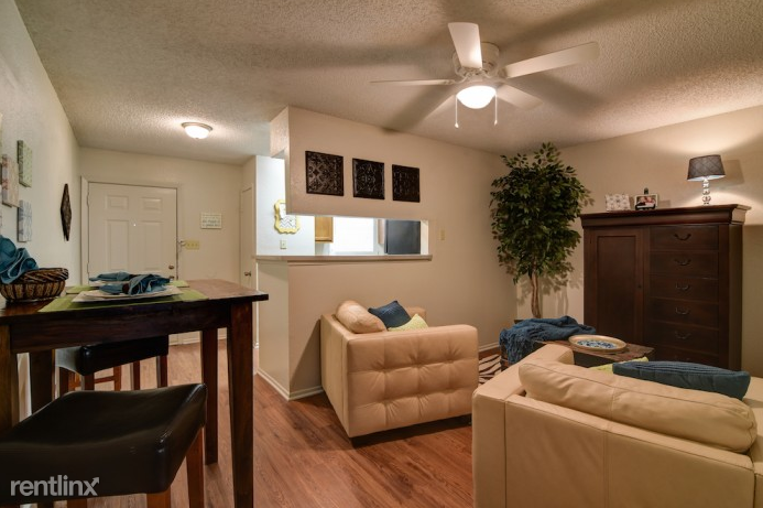 Hwy 90 and General McMullen ID 1426 - Photo 2 of 9