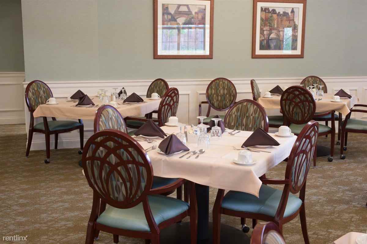 Brookhaven Manor - Photo 3 of 16