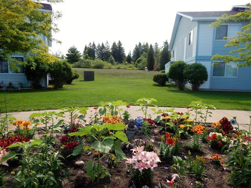 Jamestown Apartments - Photo 2 of 8