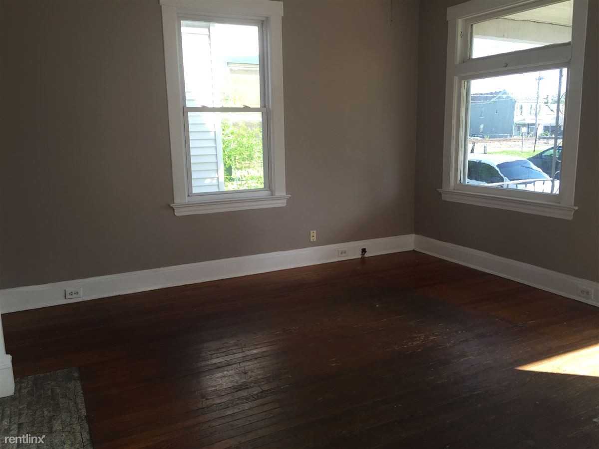 304 Walnut St - Photo 2 of 10