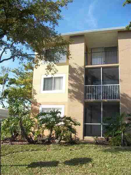 Congress Park - Photo 3 of 14