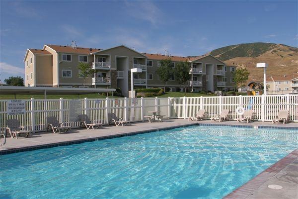 Elk Run Apartments - Photo 2 of 4