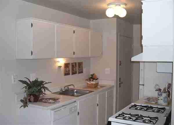 Tuscan Manor Apartments - Photo 3 of 10