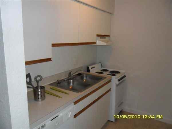 Park Avenue Villas - Photo 3 of 9